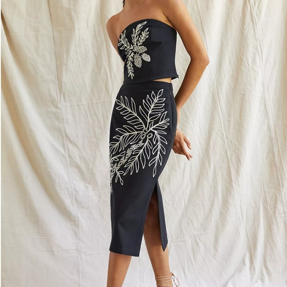 NEW Anthropologie Maeve Embroidered Navy Midi Skirt w Side slit zipper size 12